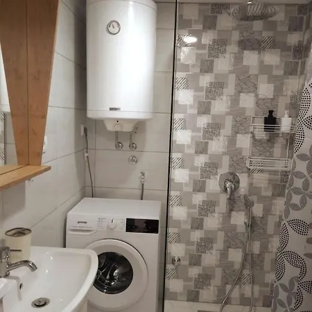 Airport Stefan Apartment *