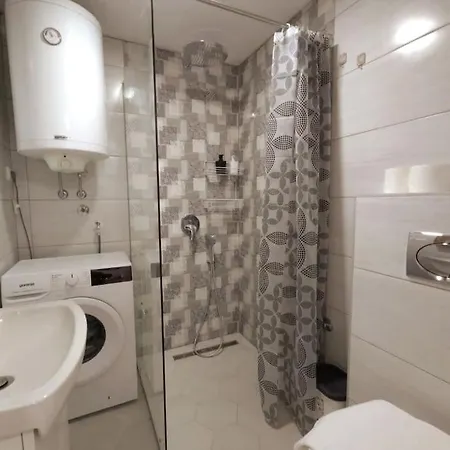 Airport Stefan Apartment *